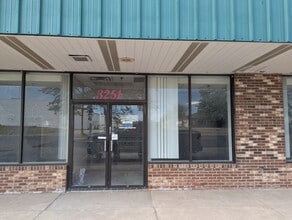 3245-3247 Court St, Pekin, IL à louer Photo intérieure- Image 1 de 2