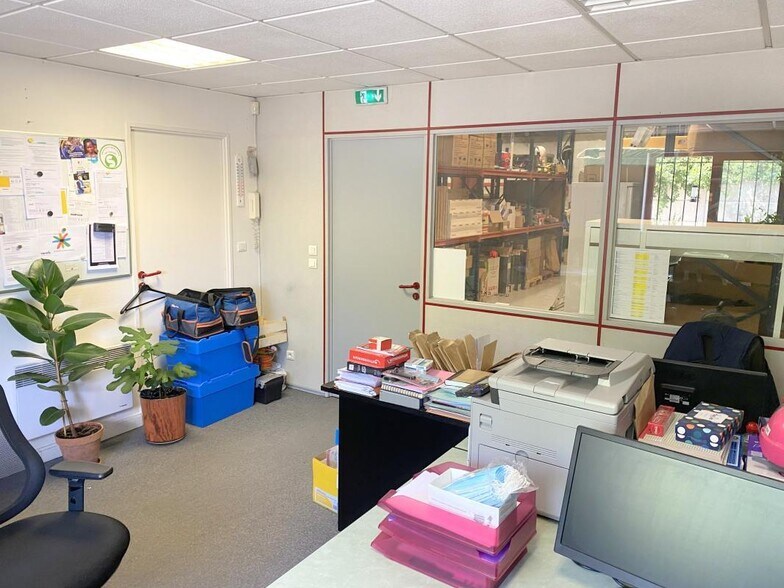 Office in Conflans-Sainte-Honorine for lease - Interior Photo - Image 2 of 17