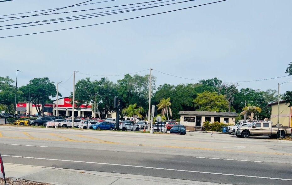 13518 N Florida Ave, Tampa, FL à vendre - Photo du bâtiment - Image 2 de 17