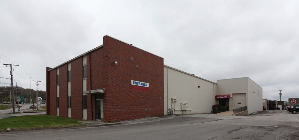 3030 S 24th St, Kansas City, KS for lease - Primary Photo - Image 1 of 7