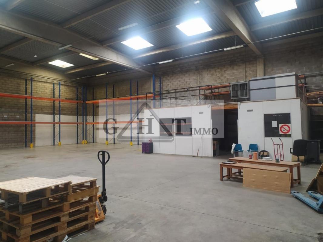 Industrial in L'HAY-LES-ROSES for lease Interior Photo- Image 1 of 8