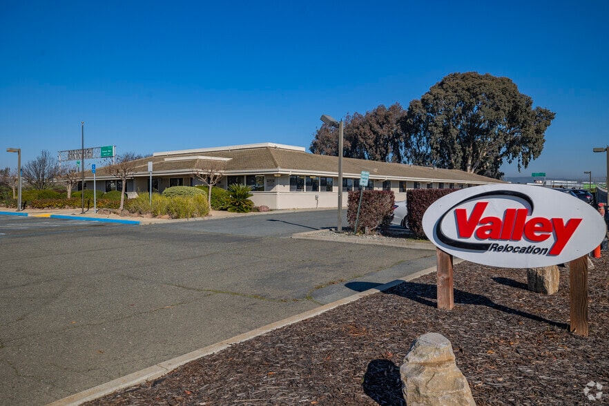 5000 Marsh Dr, Concord, CA for lease - Building Photo - Image 2 of 5