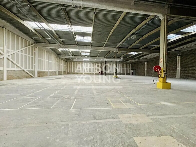 Flex in Sucy-en-Brie for lease - Interior Photo - Image 3 of 11