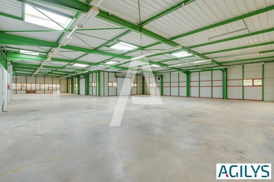 Flex in Saint-Thibault-des-Vignes for lease Interior Photo- Image 1 of 10