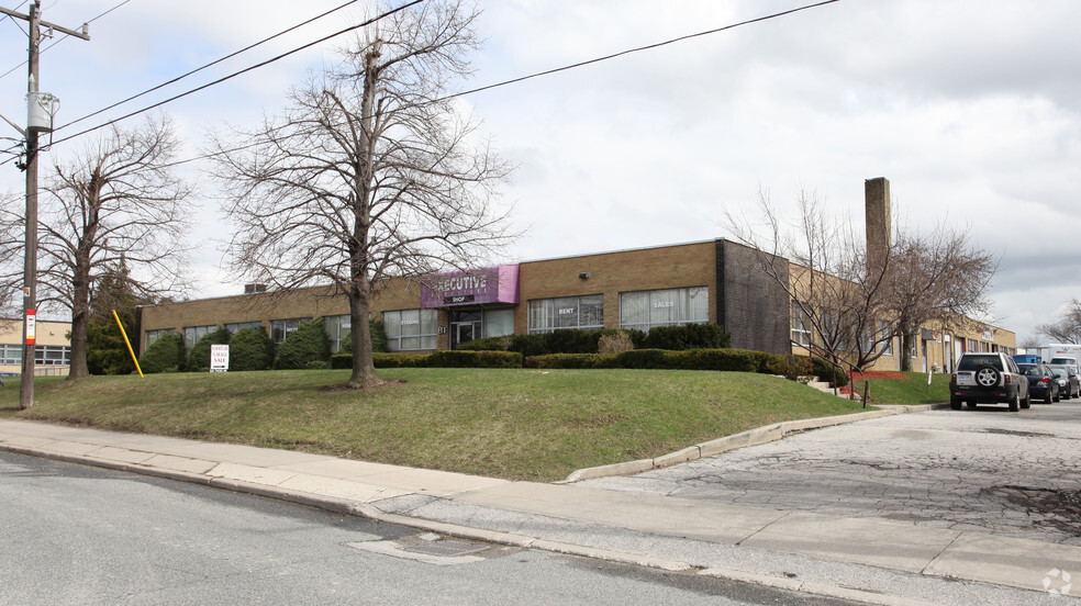 81 Tycos Dr, Toronto, ON for sale - Primary Photo - Image 1 of 2