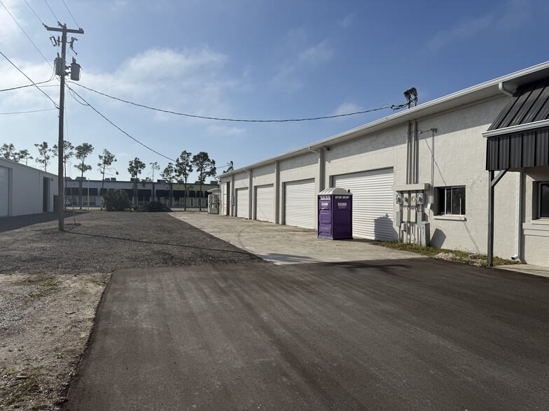 6100 Idlewild St, Fort Myers, FL for sale - Building Photo - Image 3 of 8