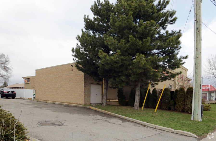 217 Cross Ave, Oakville, ON for lease - Building Photo - Image 3 of 3