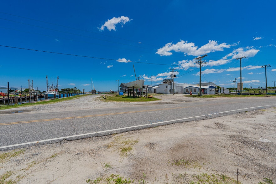 4683 Mill Landing rd, Wanchese, NC à vendre - Photo du bâtiment - Image 2 de 50