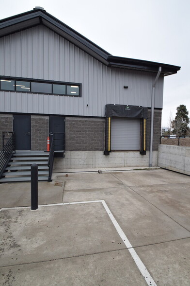 2561 NE 4th St, Bend, OR for lease - Building Photo - Image 2 of 4