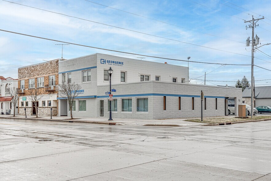 831 Michigan Ave, Sheboygan, WI à vendre - Photo du bâtiment - Image 3 de 33