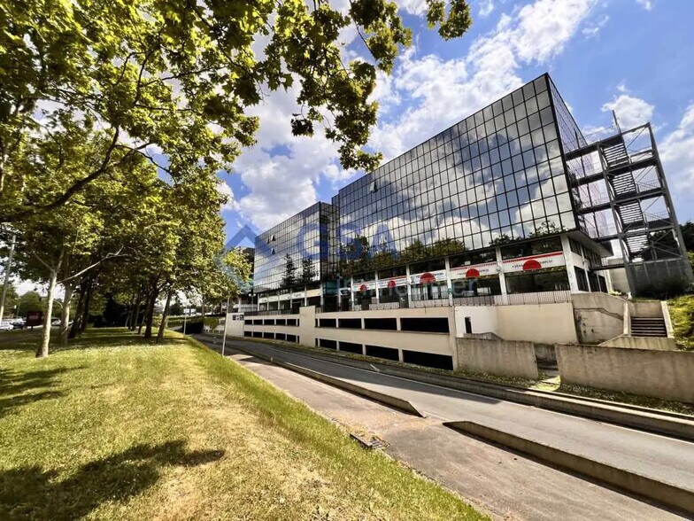Bureau dans Évry-Courcouronnes à louer - Photo du bâtiment - Image 1 de 6