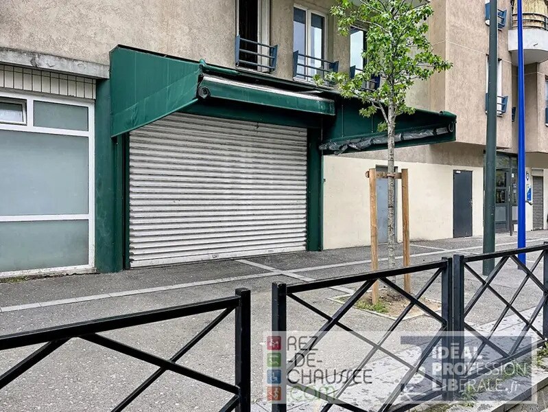 Retail in Clichy for sale Building Photo- Image 1 of 5