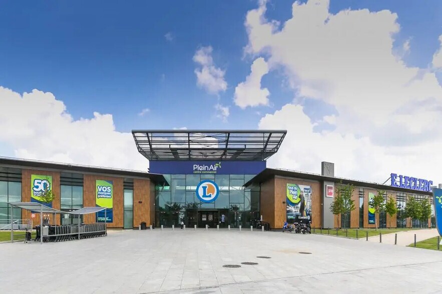 Commerce de détail dans Le Blanc-Mesnil à louer - Photo du bâtiment - Image 1 de 3