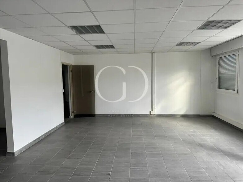 6 Avenue Docteur Schweitzer, Meyzieu for sale - Interior Photo - Image 3 of 15