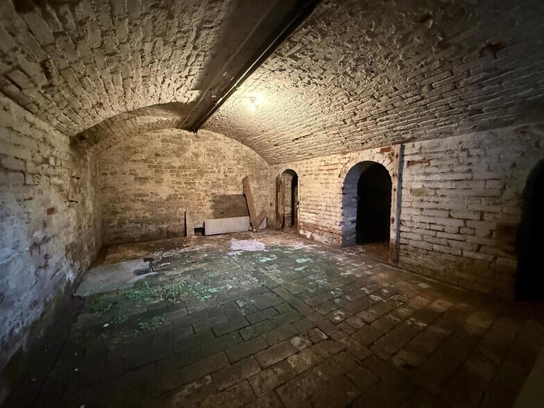 64 Friar St, Droitwich for sale - Interior Photo - Image 2 of 8