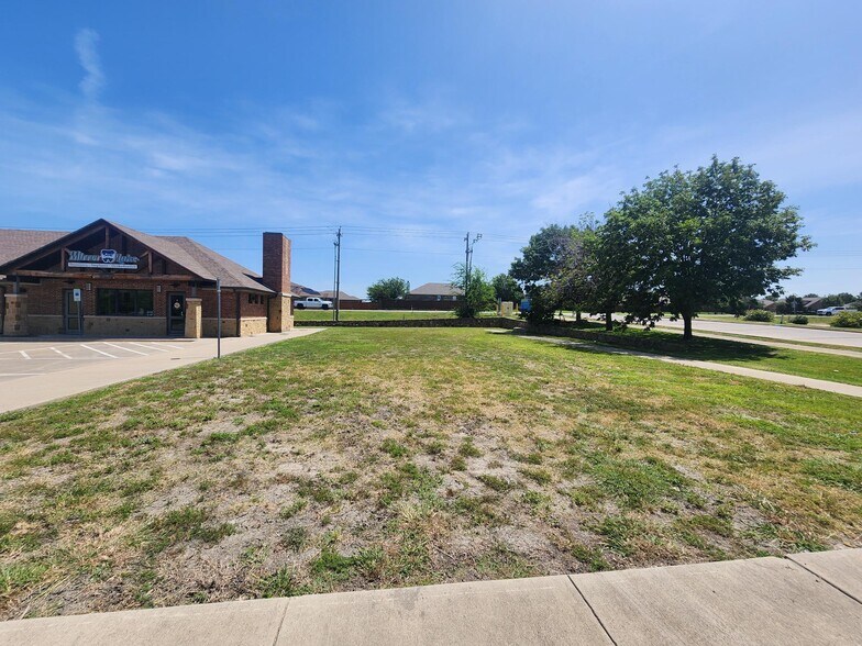2049 Sunnybrook Dr, Forney, TX à louer - Photo du bâtiment - Image 2 de 4