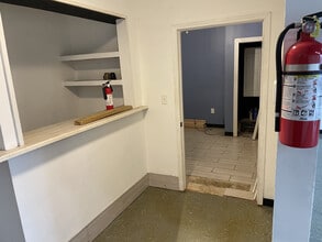 427 S Church St, Saint Peters, MO for lease Interior Photo- Image 1 of 6