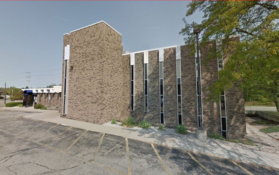111 S Waverly Rd, Lansing, MI à vendre - Photo du bâtiment - Image 2 de 2