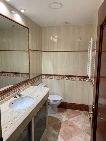 Bureau dans Cáceres, Cáceres à louer - Photo du bâtiment - Image 2 de 7