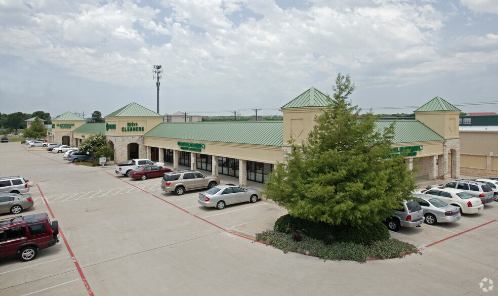 4500-4548 Hartwood Dr, Fort Worth, TX for lease - Primary Photo - Image 1 of 6