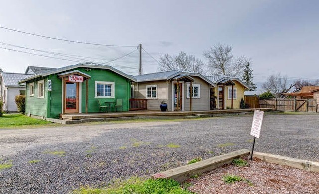 407 W Main St, Carlton, OR à louer - Photo du bâtiment - Image 3 de 3