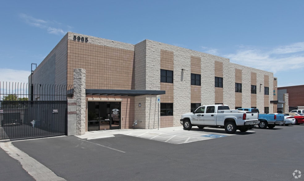 5961 McLeod Dr, Las Vegas, NV à vendre - Photo du bâtiment - Image 3 de 3