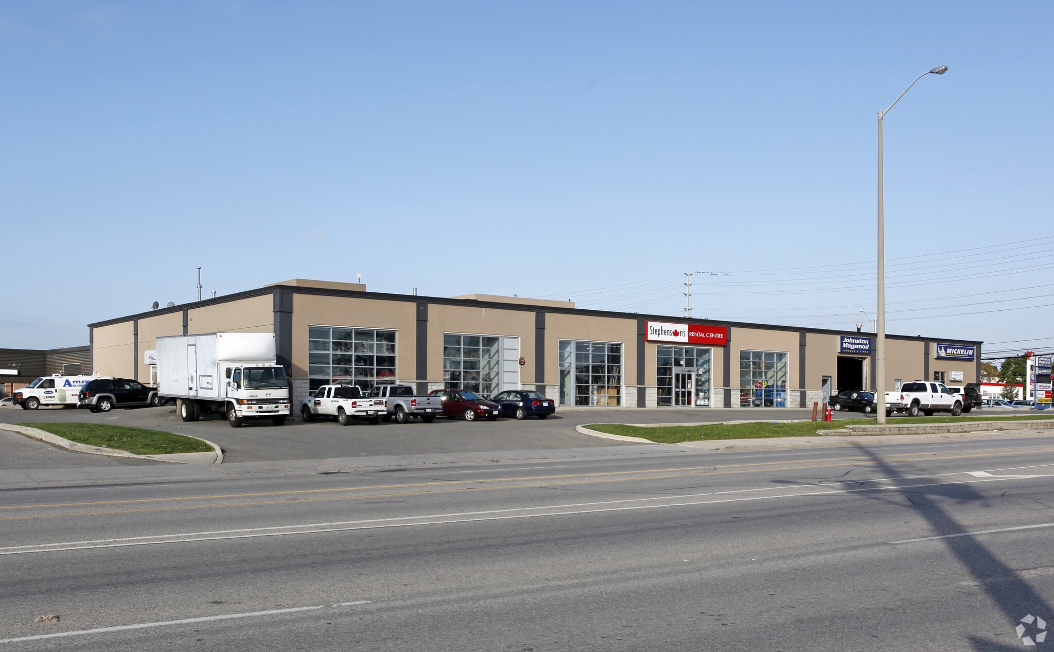 700 Burnhamthorpe Rd W, Mississauga, ON for lease Primary Photo- Image 1 of 3