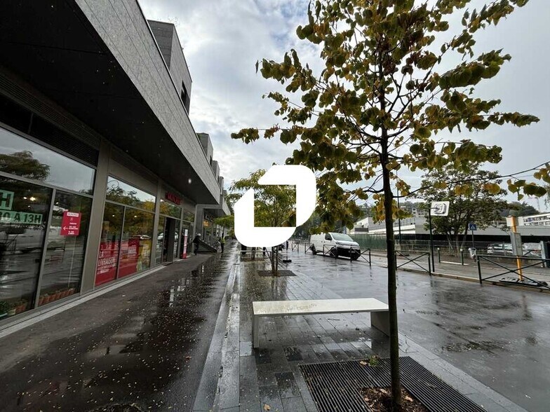 Retail in VILLE-D'AVRAY for lease - Building Photo - Image 1 of 1