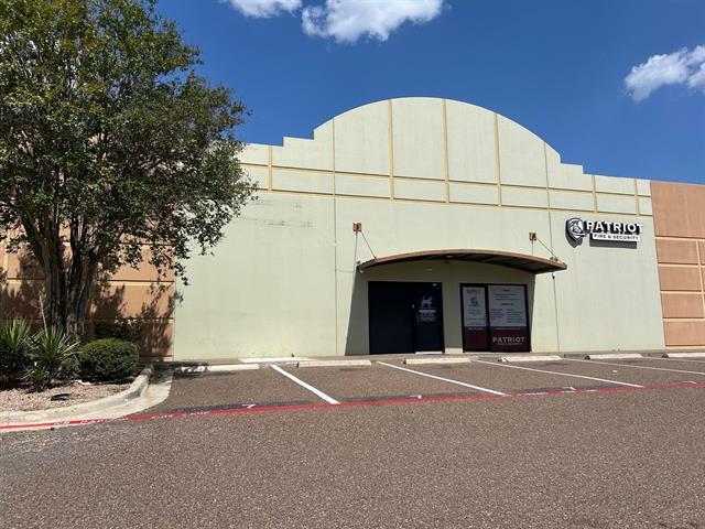 801 Union Pacific Blvd, Laredo, TX à louer Photo du bâtiment- Image 1 de 15