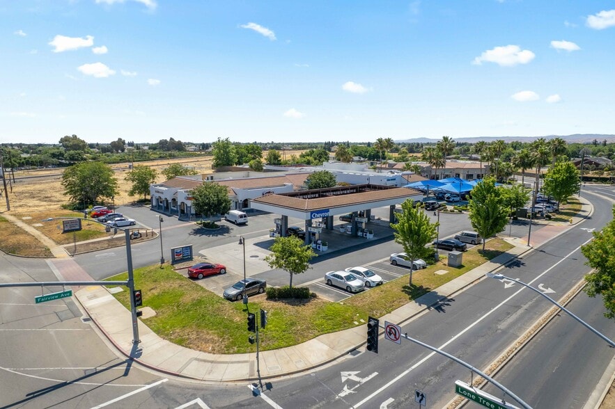 6925 Lone Tree Way, Brentwood, CA for sale - Building Photo - Image 2 of 10