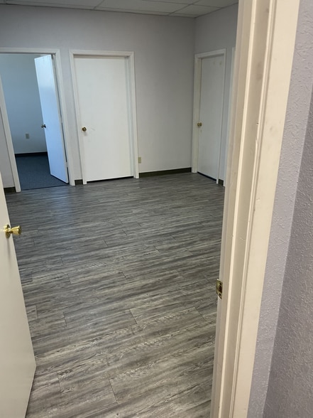 120 Wanda Way, Hurst, TX for lease - Interior Photo - Image 2 of 7