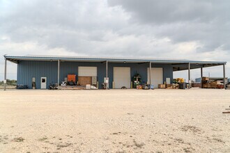 945 Huser Blvd, Schulenburg, TX for lease Interior Photo- Image 2 of 19