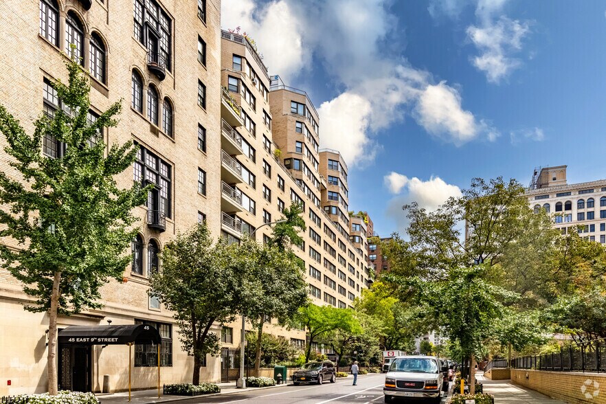 55 E 9th St, New York, NY à louer - Photo principale - Image 1 de 3