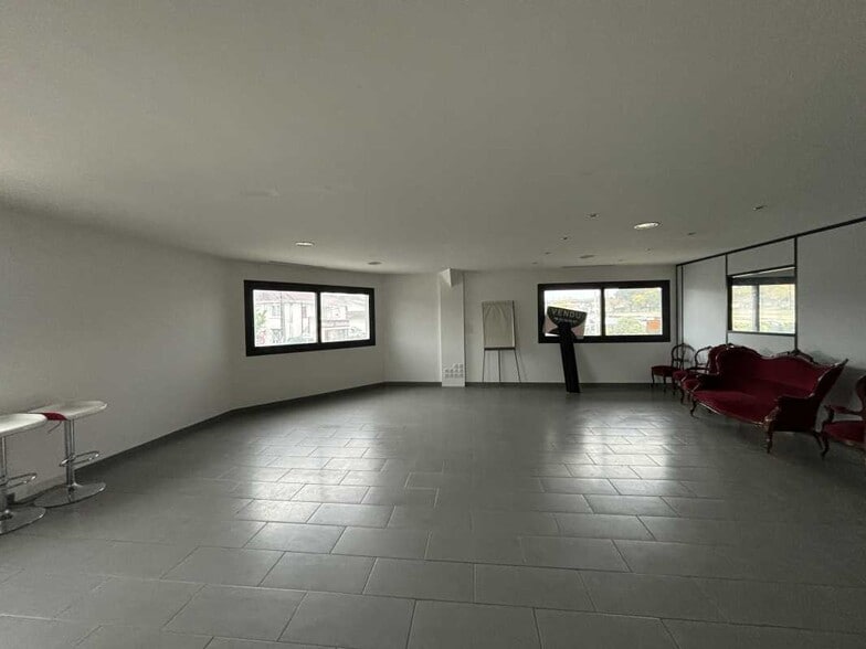 Office in Bassens for sale - Interior Photo - Image 1 of 7