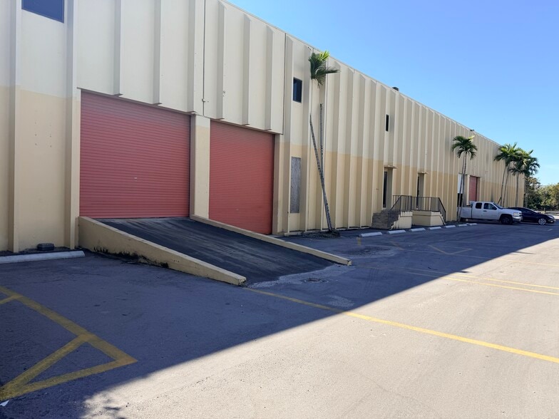 9202-9210 NW 106th St, Medley, FL for lease - Building Photo - Image 3 of 13
