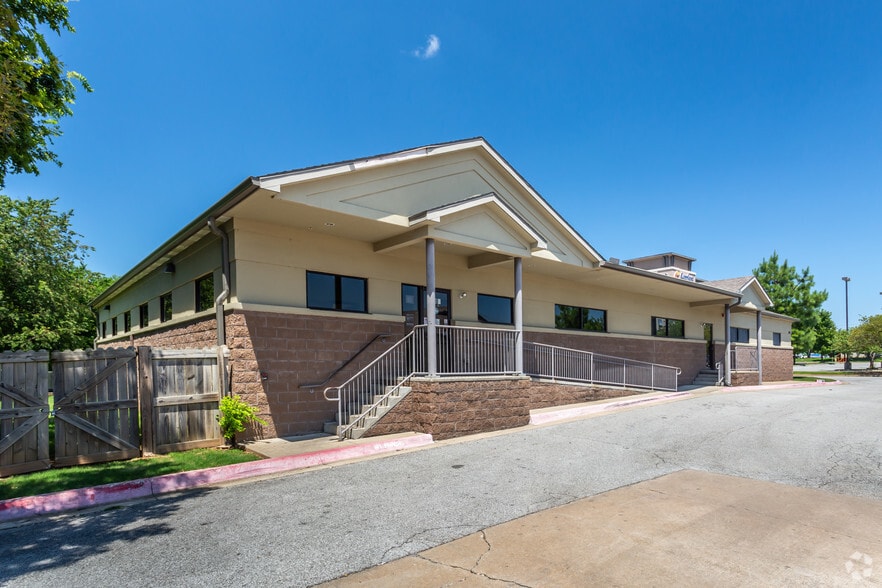 2005 SE Walton Blvd, Bentonville, AR for sale - Primary Photo - Image 1 of 2