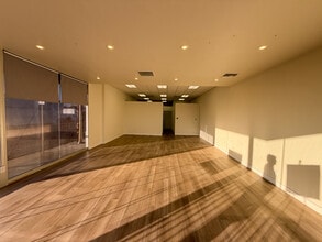 1615-1649 W Chapman Ave, Orange, CA à louer Photo intérieure- Image 2 de 9