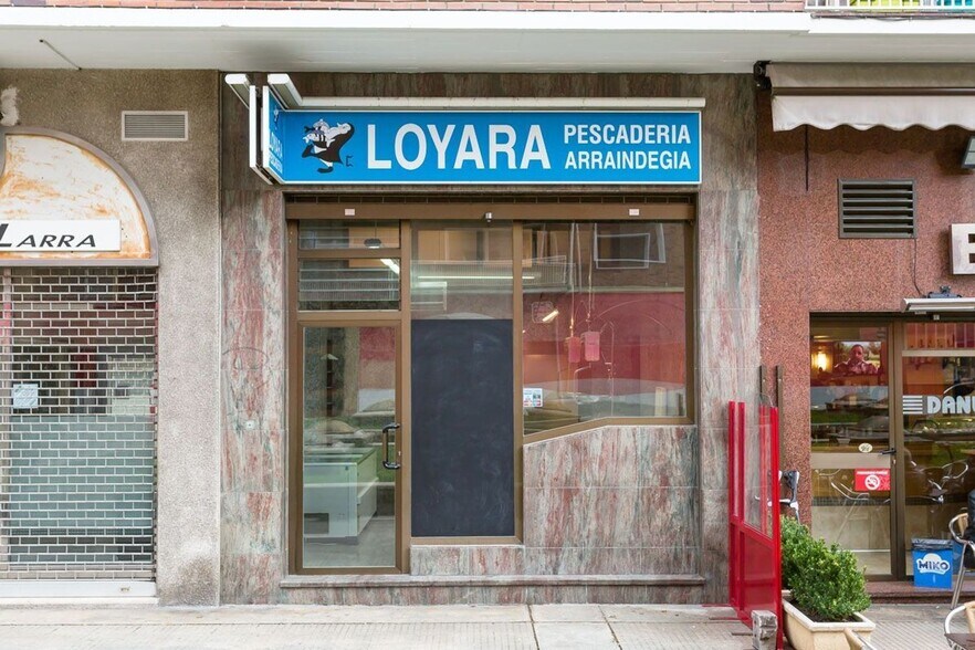 Retail in Pamplona for sale - Building Photo - Image 3 of 17
