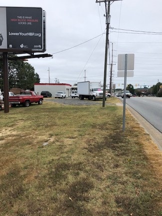 Plus de détails pour 2408 Westchester Dr, High Point, NC - Terrain à louer