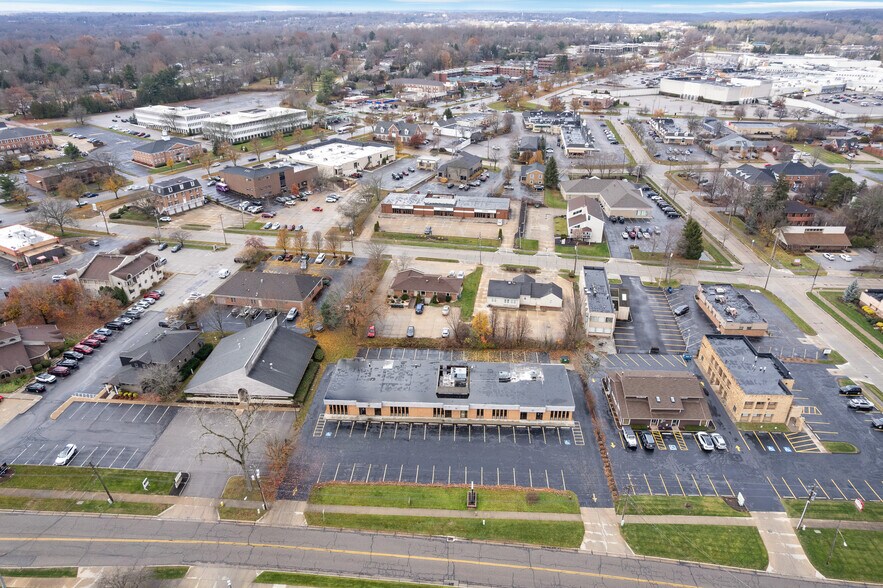 81-90 N Miller Rd, Fairlawn, OH à vendre - Photo du bâtiment - Image 2 de 30