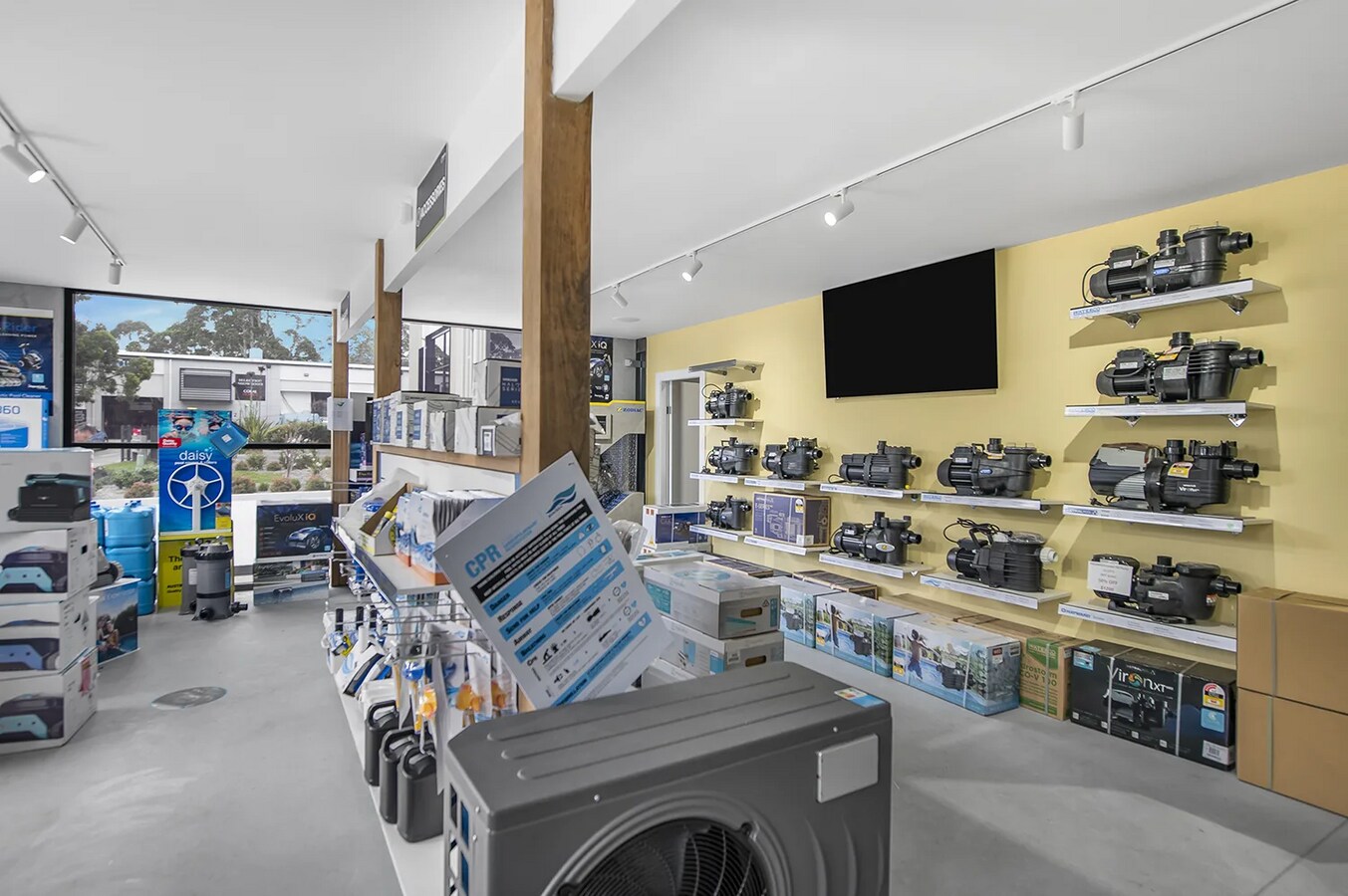 2 Fleet Cl, Tuggerah, NSW 2259 - Unité Unit 1 -  - Photo intérieure - Image 1 of 7