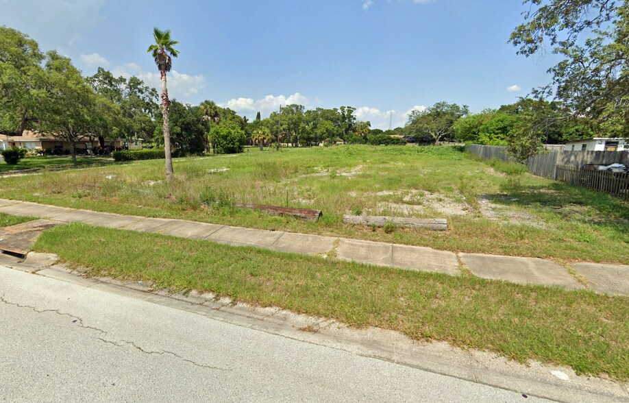 116th Ln, Largo, FL à vendre - Photo du bâtiment - Image 2 de 5