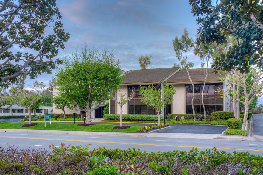 1451 Quail St, Newport Beach, CA for lease - Building Photo - Image 2 of 4
