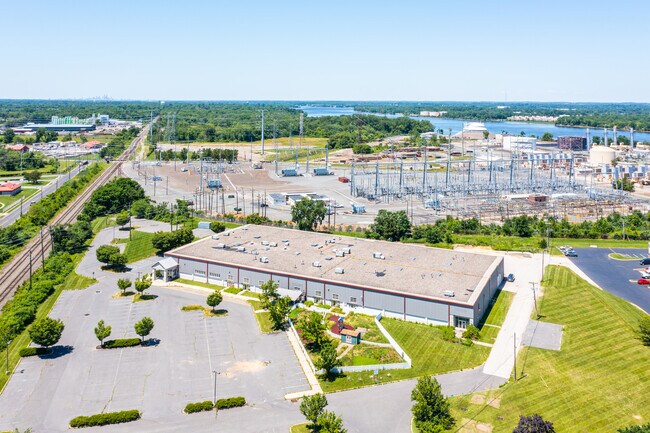 Plus de détails pour 302 Commerce Square Blvd, Burlington, NJ - Industriel à louer
