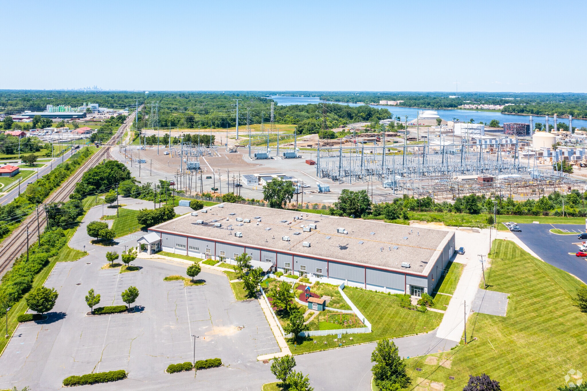 302 Commerce Square Blvd, Burlington, NJ for lease Primary Photo- Image 1 of 13