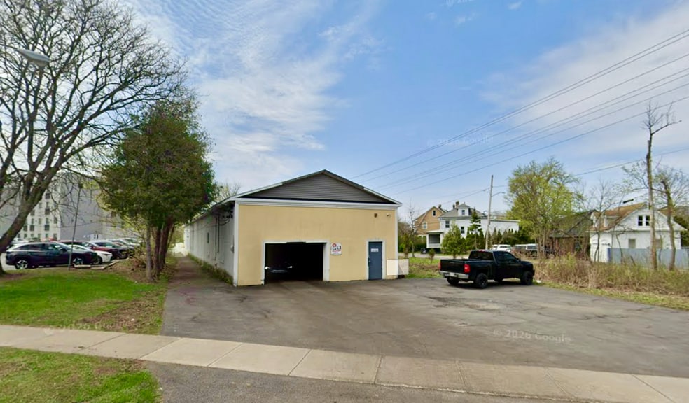 1710 Holland Ave, Utica, NY à vendre - Photo du bâtiment - Image 1 de 3
