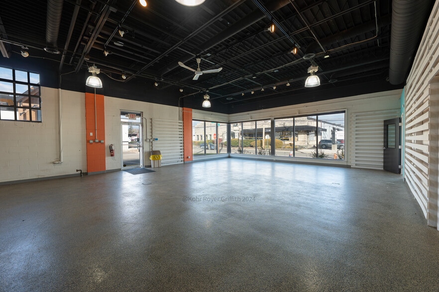 1033 - 1055 W Third Ave portefeuille de 2 propriétés à vendre sur LoopNet.ca - Photo du bâtiment - Image 3 de 9