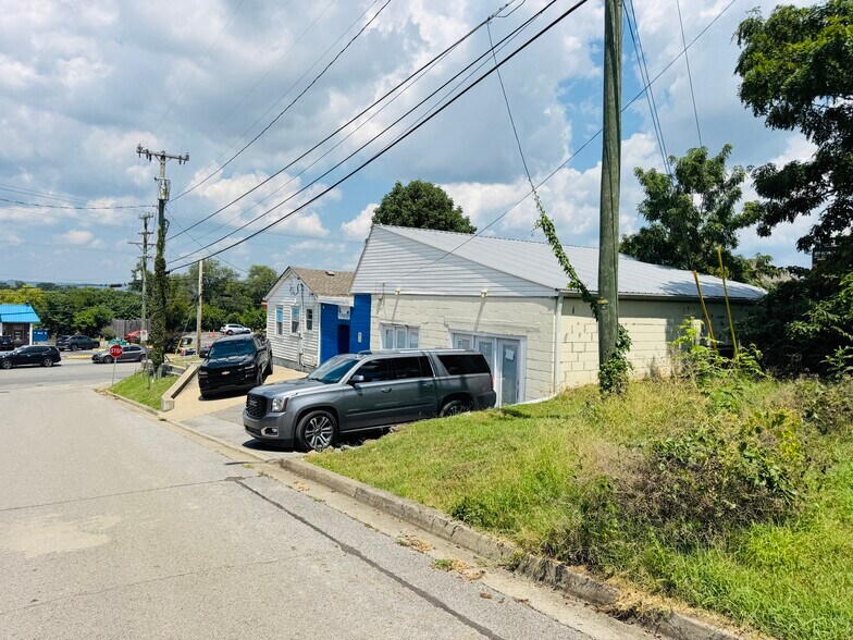 6119 Charlotte Ave, Nashville, TN à vendre - Photo du bâtiment - Image 3 de 15