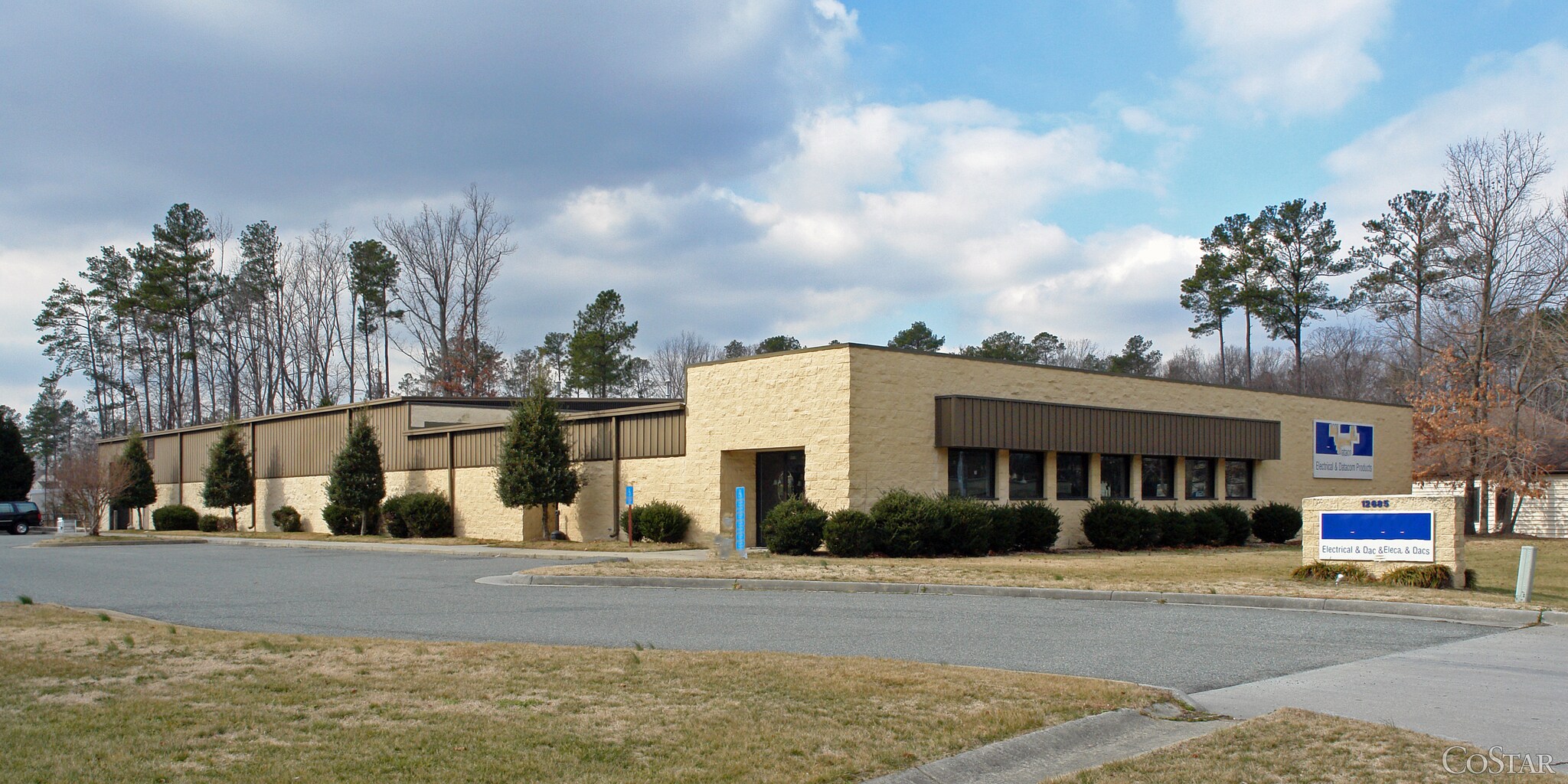 12685 McManus Blvd, Newport News, VA à vendre Photo du bâtiment- Image 1 de 1