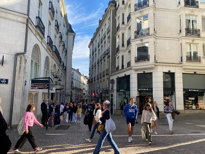 Commerce de détail dans Nantes à louer - Photo du bâtiment - Image 3 de 8